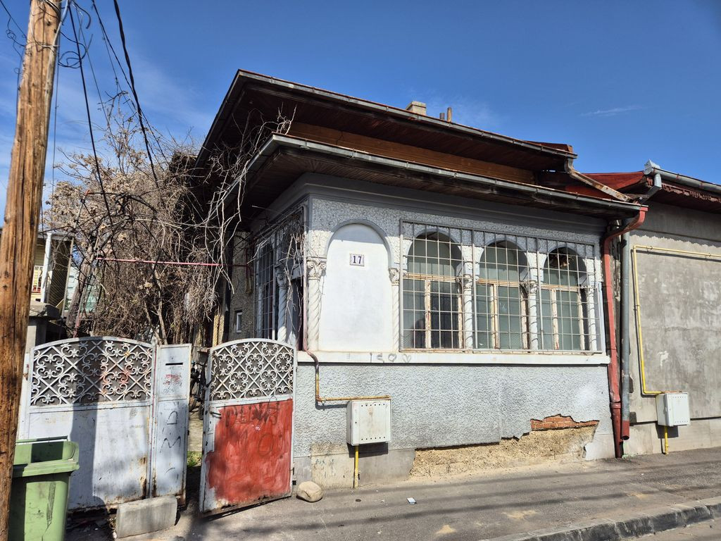 Casa S+P+1+Pod - 210,73 mp + teren 176 mp - zona Baicului...