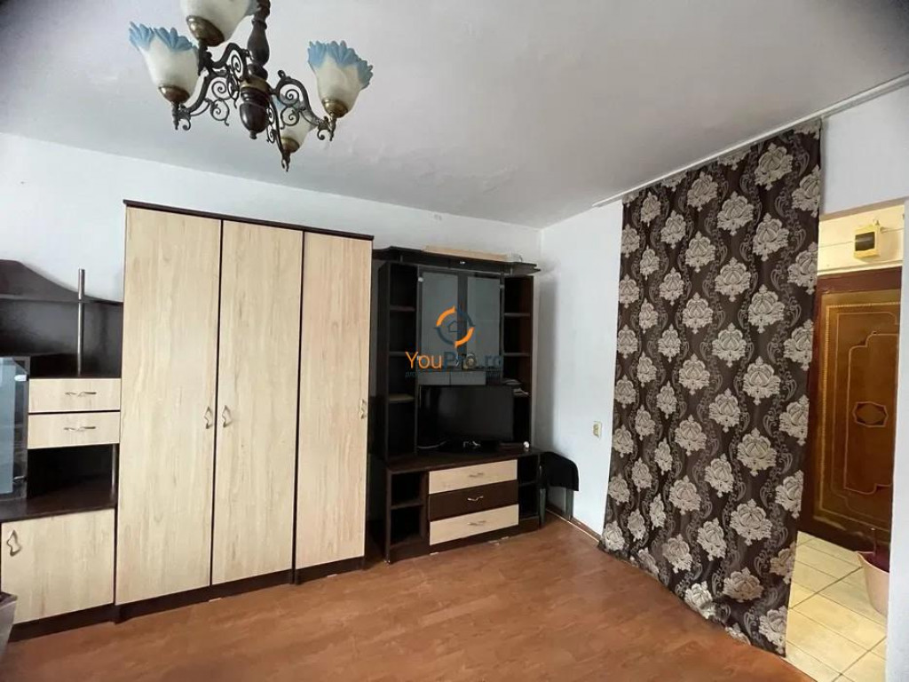 Garsoniera de etaj 3 zona Buziasului