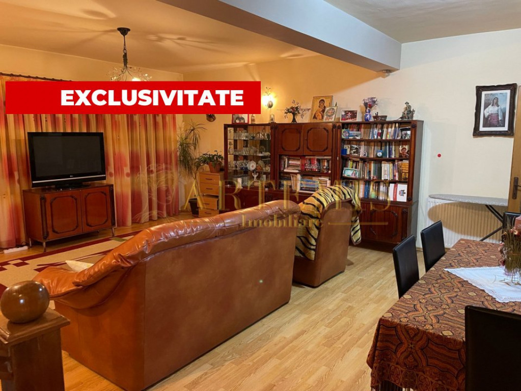 Casă individuala, decomandată, 6 camere, 271 mp., zona Cal