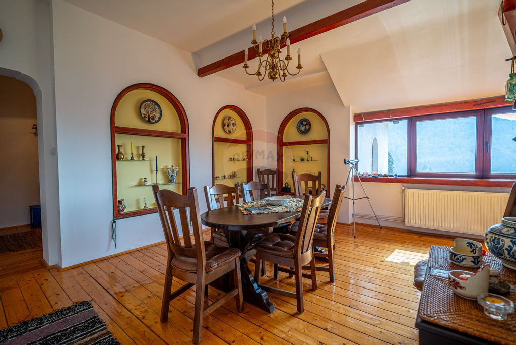 Apartament cu 3 camere cu finisaje de LUX in Sinaia la et...