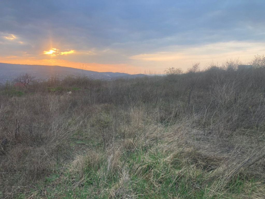 25000euro!1000mp! Teren Chicerea,priveliste superba!