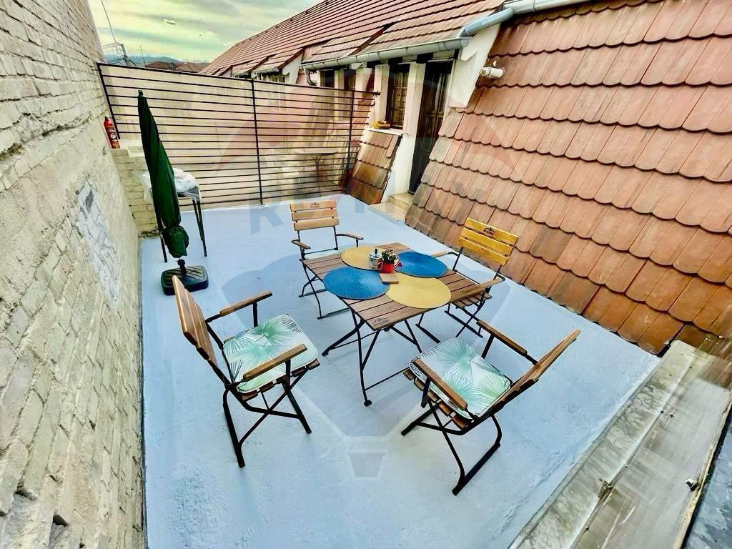 Apartament în zona Centrala, et.1, curte privata.