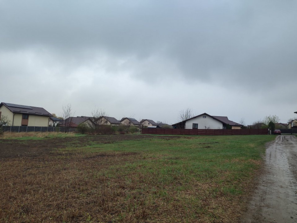 Teren intravilan 1000mp+cale acces toate utilitatile Horpaz