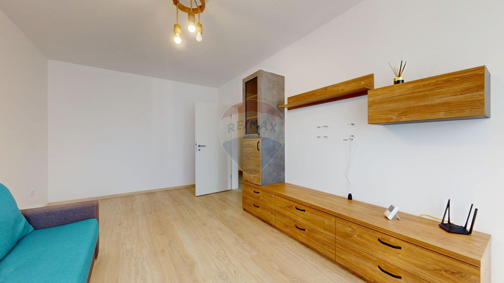 Apartament cu 2 camere de închiriat în zona Tractorul