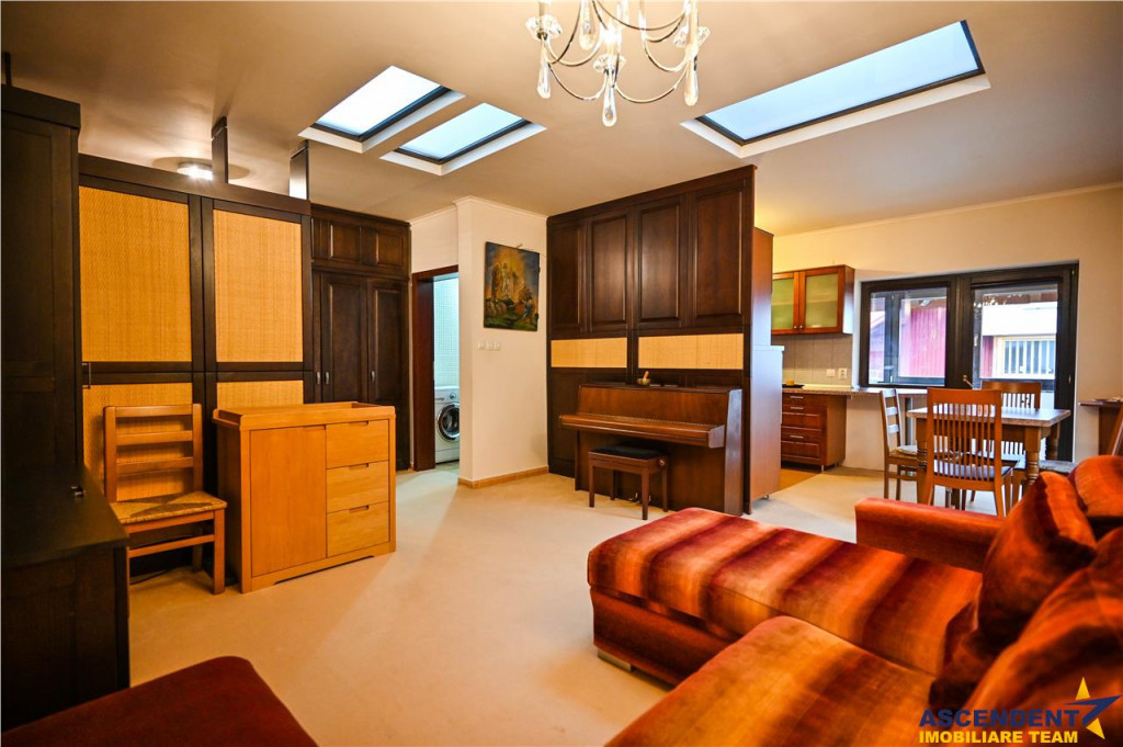 FILM! Rezidenta montana, cu pod mansardabil si garaj propriu