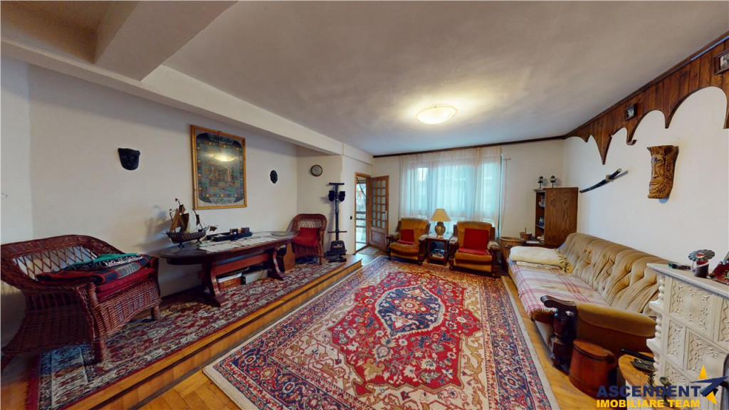 Proprietate rustica la 1 km de Castelul Bran:Doua unitati du