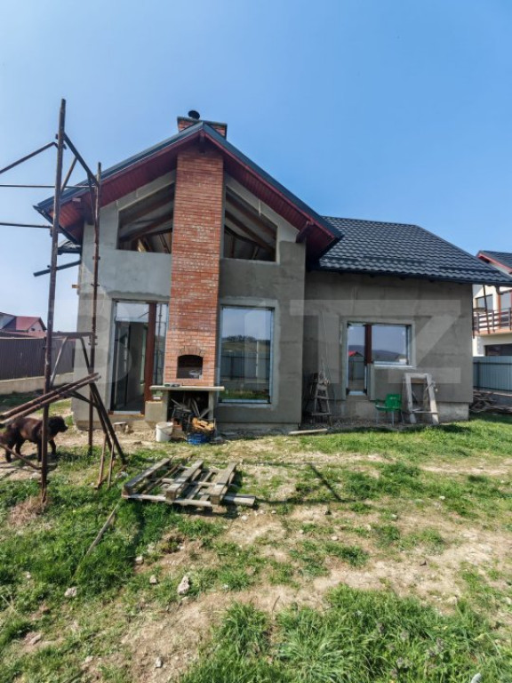 Casă de vânzare Tărlungeni – 5 camere, teren, garaj, in