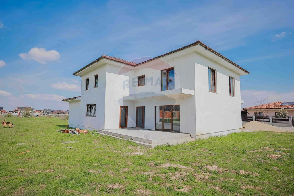 Casă / Vilă cu 5 camere de vânzare în zona Nufarul