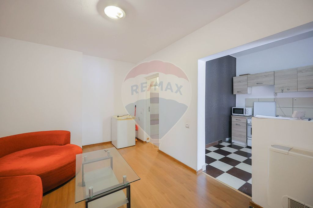 Apartament cu 2 camere de vânzare în zona Decebal, curt...