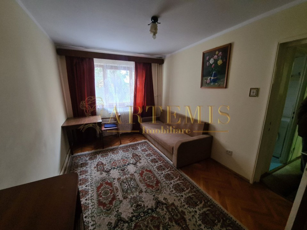 Apartament de 3 camere, decomandat, 80 mp., zona Manastur