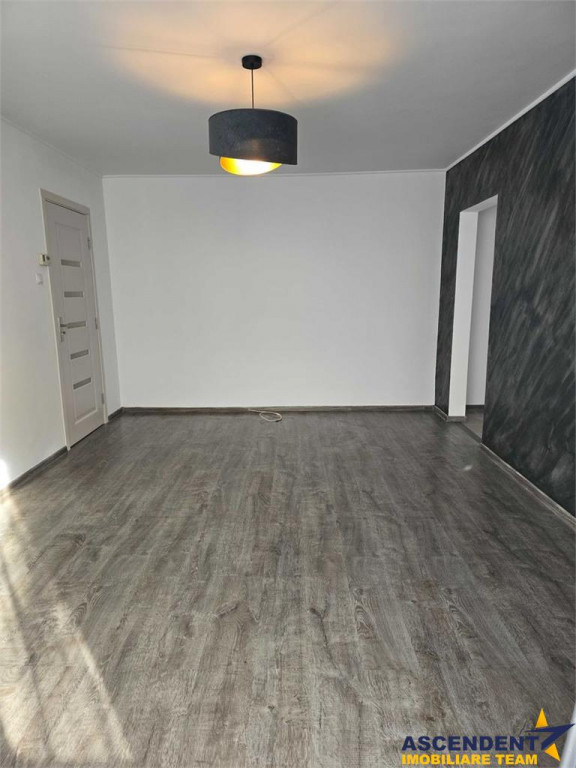 Doua camere, complet renovat, cu acces propriu, Grivitei, B