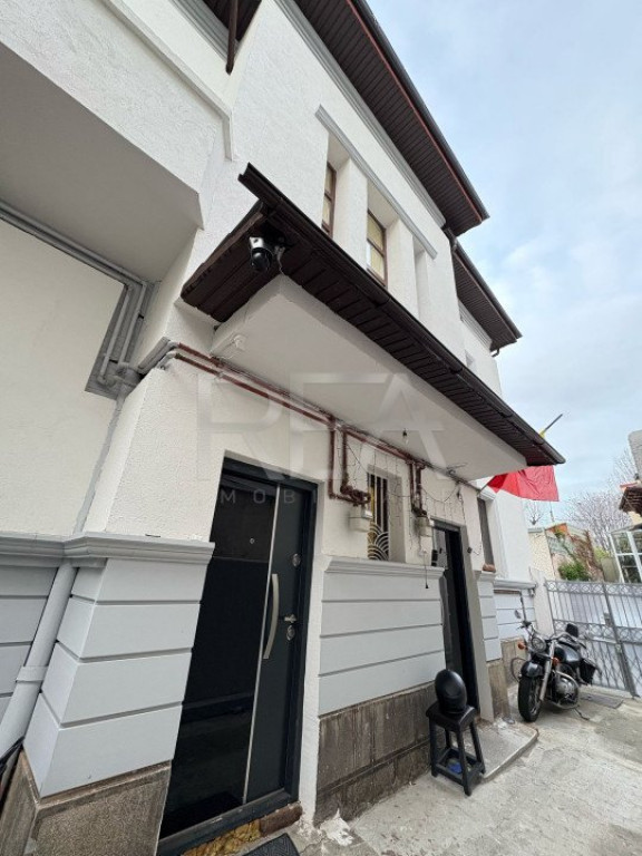 Vilă interbelică cu apartament pe patru niveluri - zona Pa