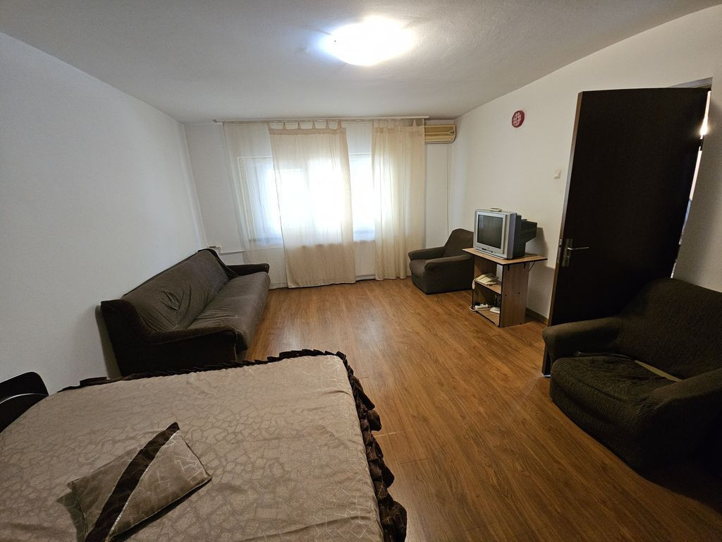 Garsoniera decomandata Vitan / Mihai Bravu