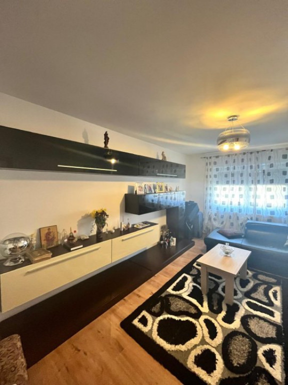 Apartament 2 camere, etaj intermediar, 52 mp Siret