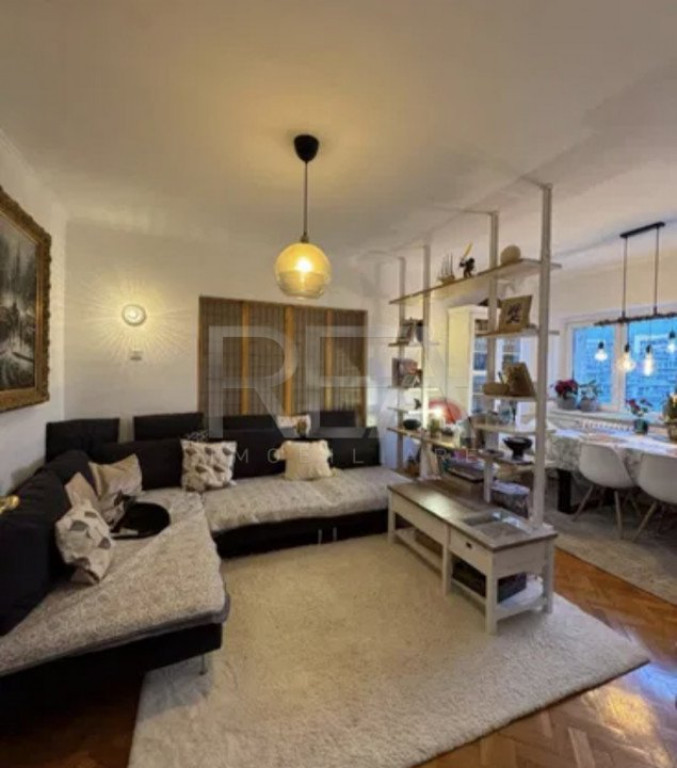 5 camere decomandat 7/9, Piata Unirii, Str.Negru Voda.