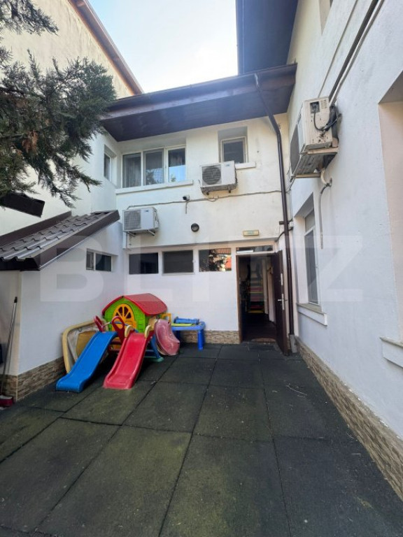 Casa cu 6 camere, 320 mp, Gradinita Rezidentiala, Parcul Car
