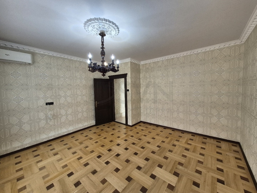 Apartament I De I 4 Camere I Primaverii