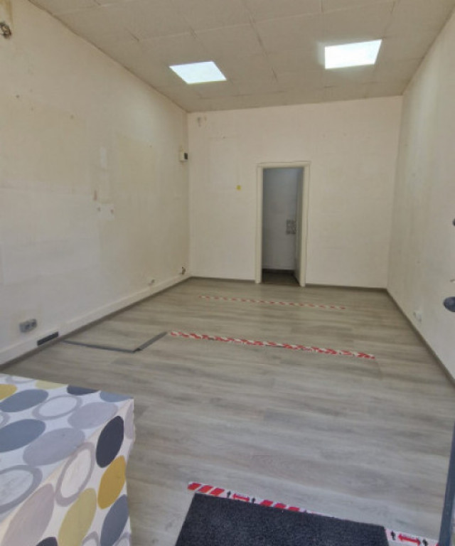 ULTRACENTRAL-- SPATIU BIROU, 20 MP