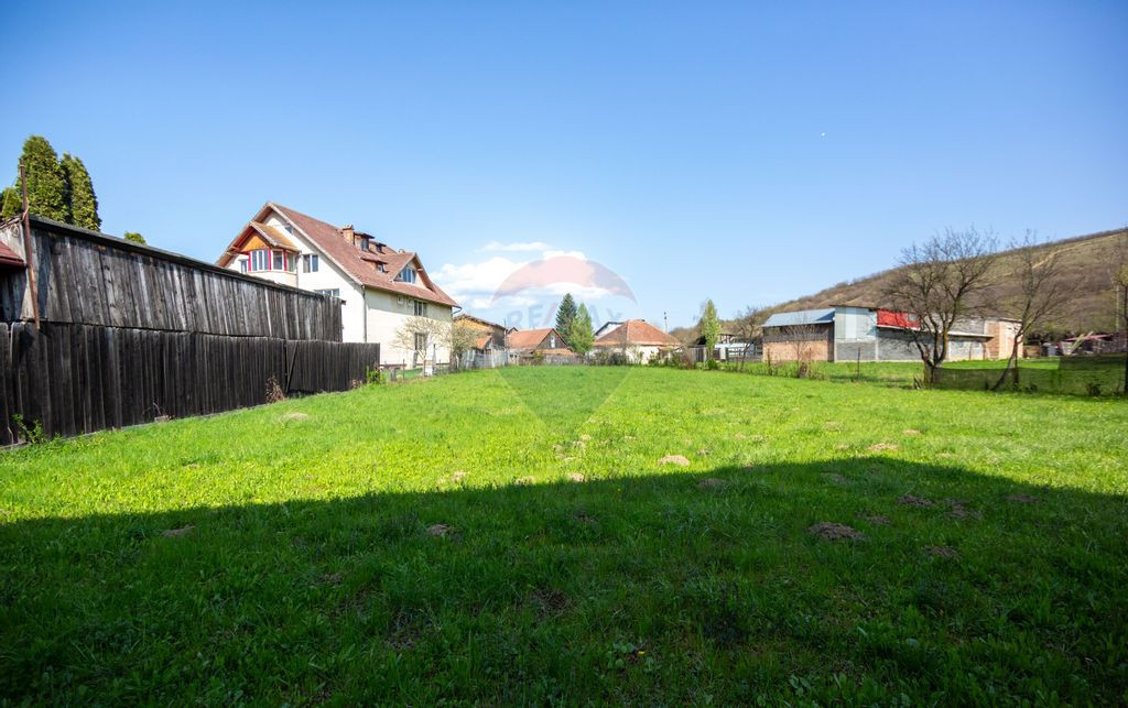 Teren intravilan însorit situat la intrare în Zizin –...