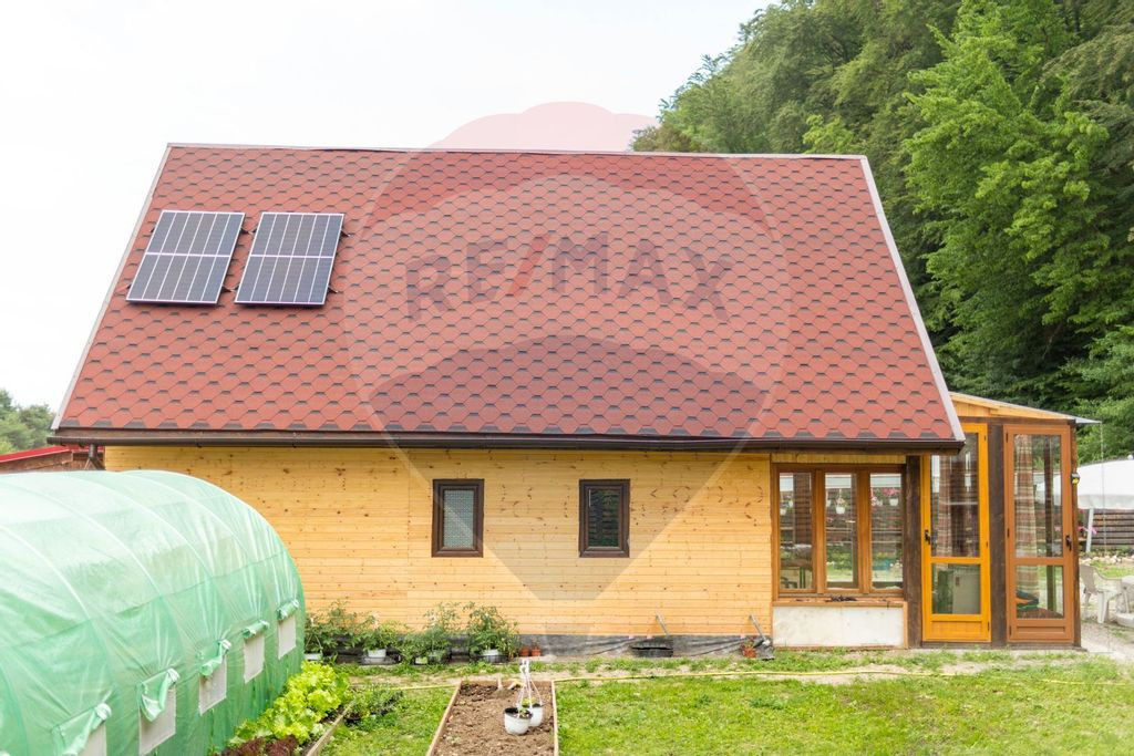 Teren intravilan 700 mp si cabana, Bunloc – Săcele