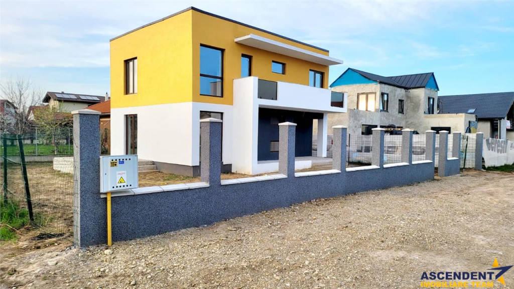 Moderna si luminoasa rezidenta,design inteligent,curte spati