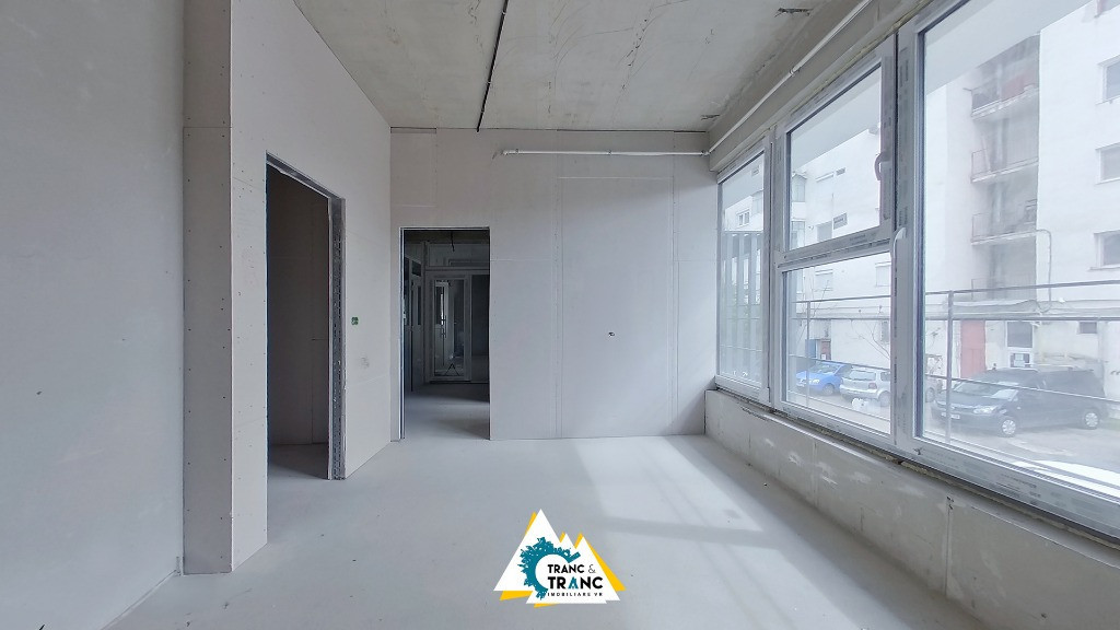 Spațiu comercial ideal pentru cabinete/birouri la Intim