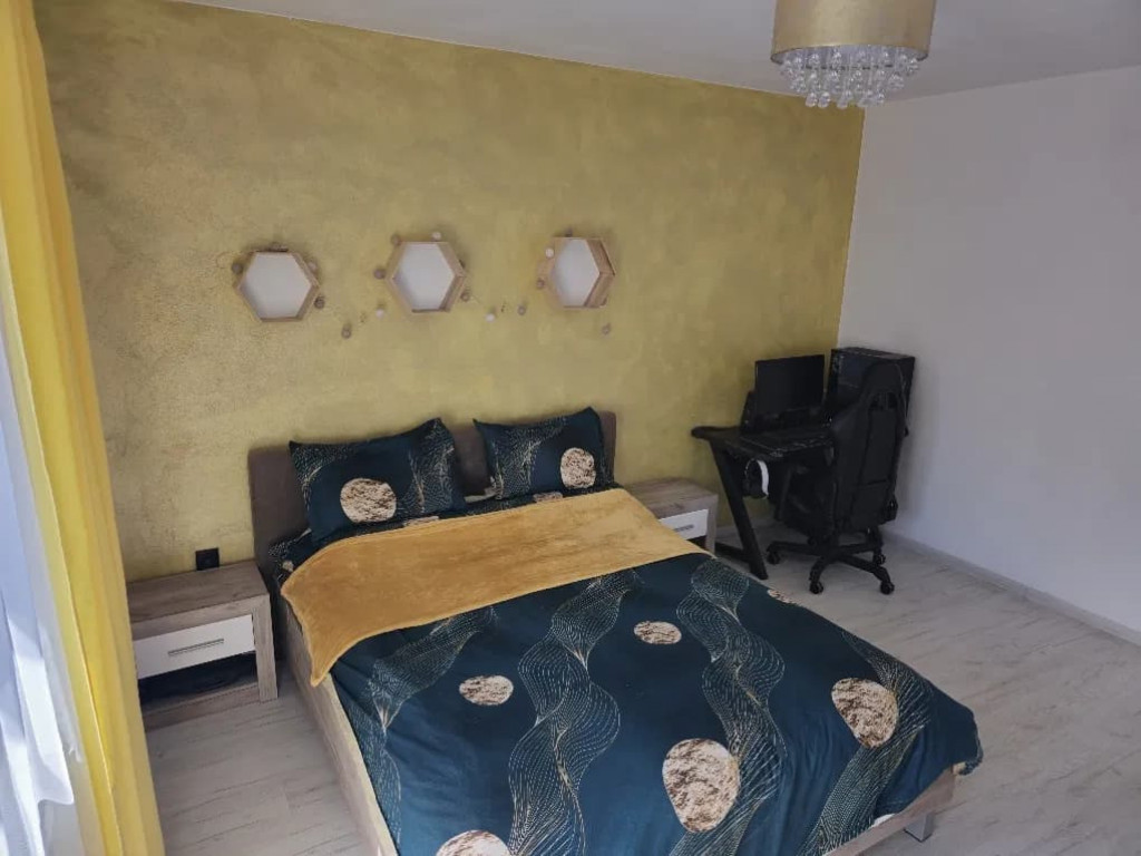 Garsoniera decomandata - zona Sanpetru