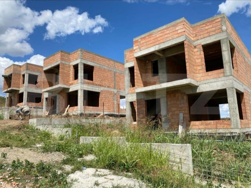 Casa individuala, 4 camere, 2 bai, 128mp, la rosu, zona Soro