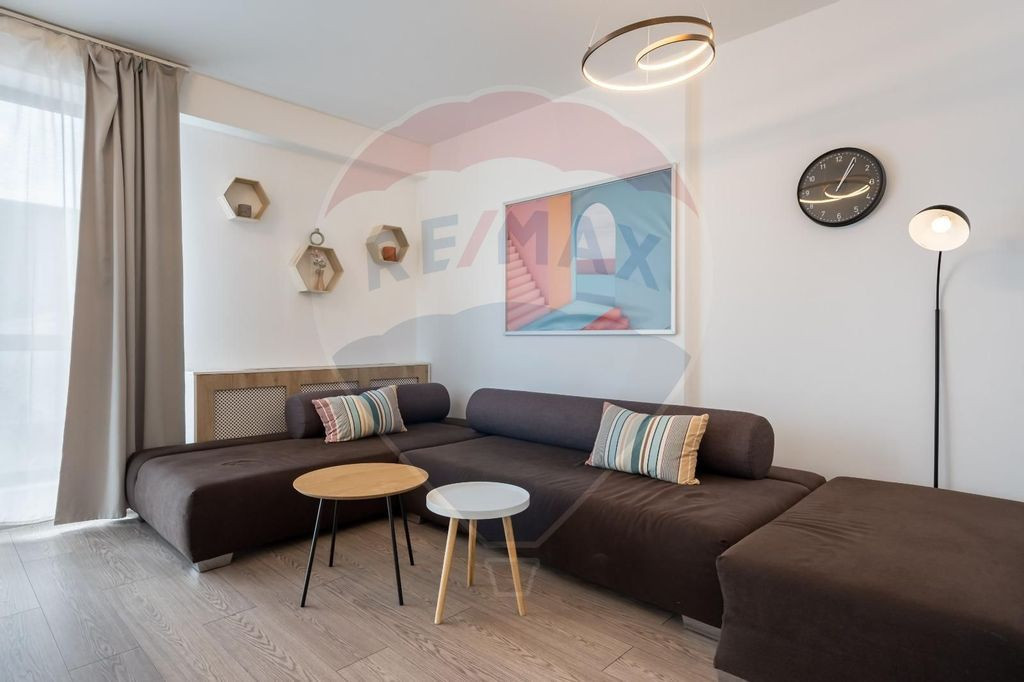 Apartament 3 camere de vânzare – complet mobilat și u...