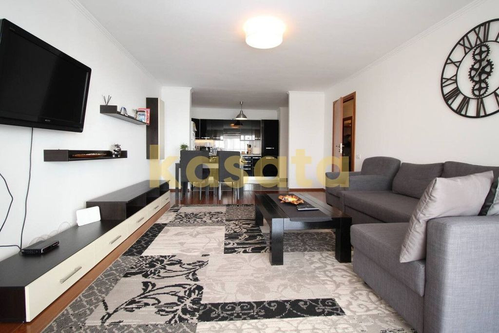 Apartament cu 2 camere zona Pjura, parcare și terasă ge...