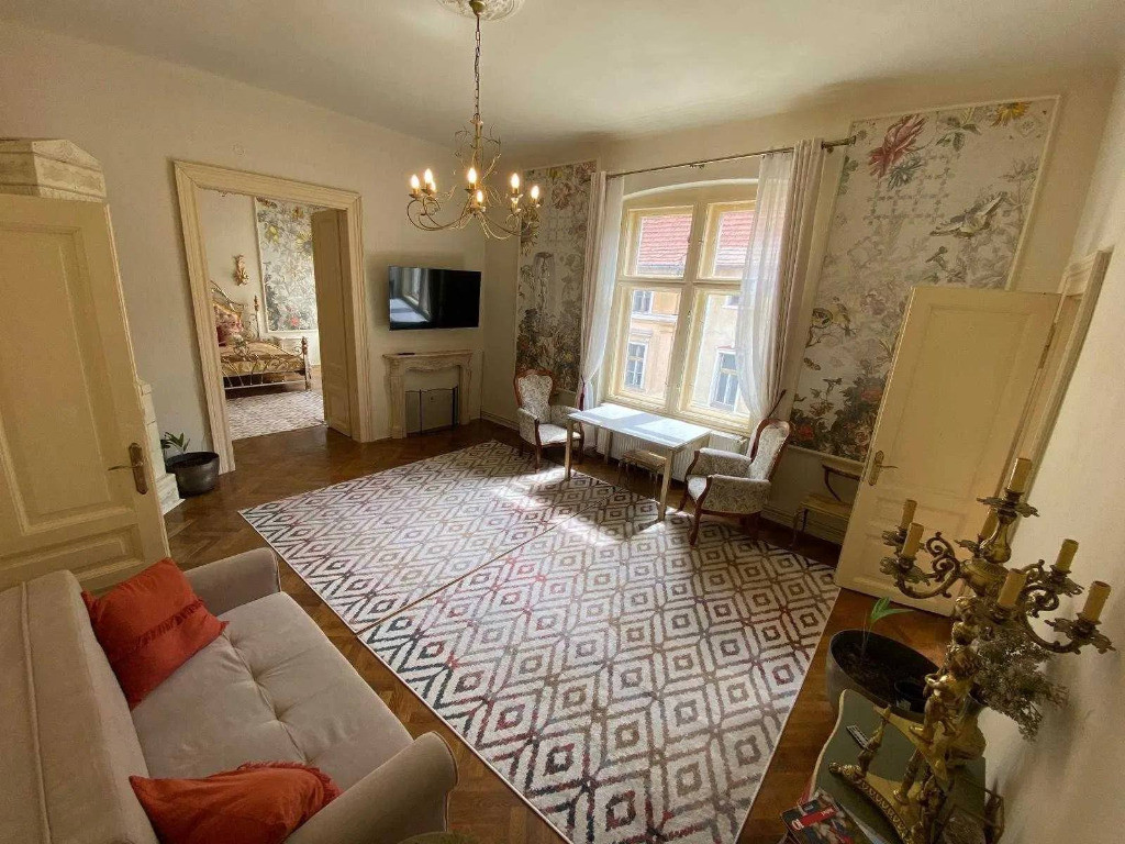 Apartament cu 2 camere, semidecomandat - zona Centru Istoric