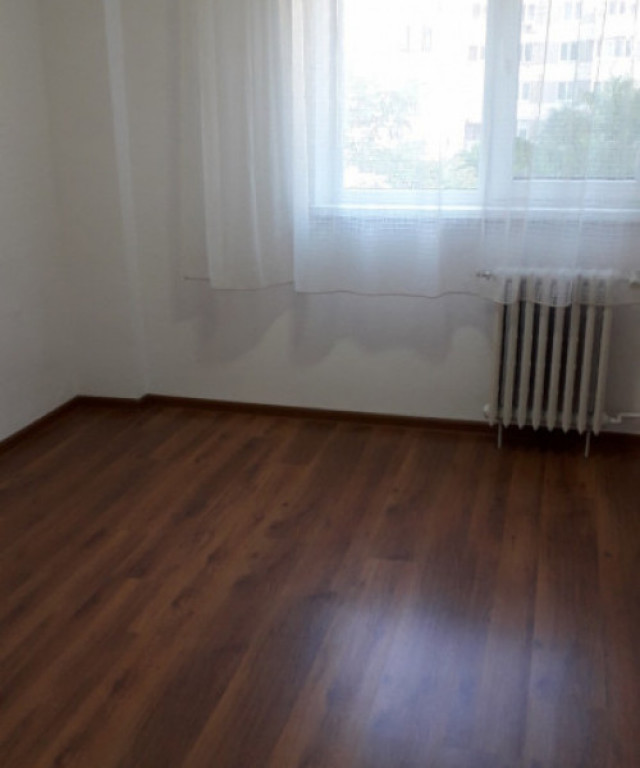 Apartament de 2 camere ( decomandat ) Cu centrala