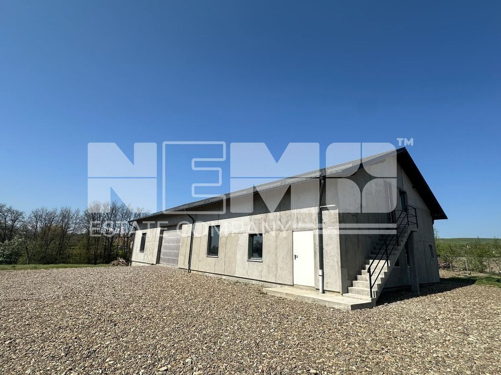 De vanzare Hală industrială/service auto | Pătrăuți,...