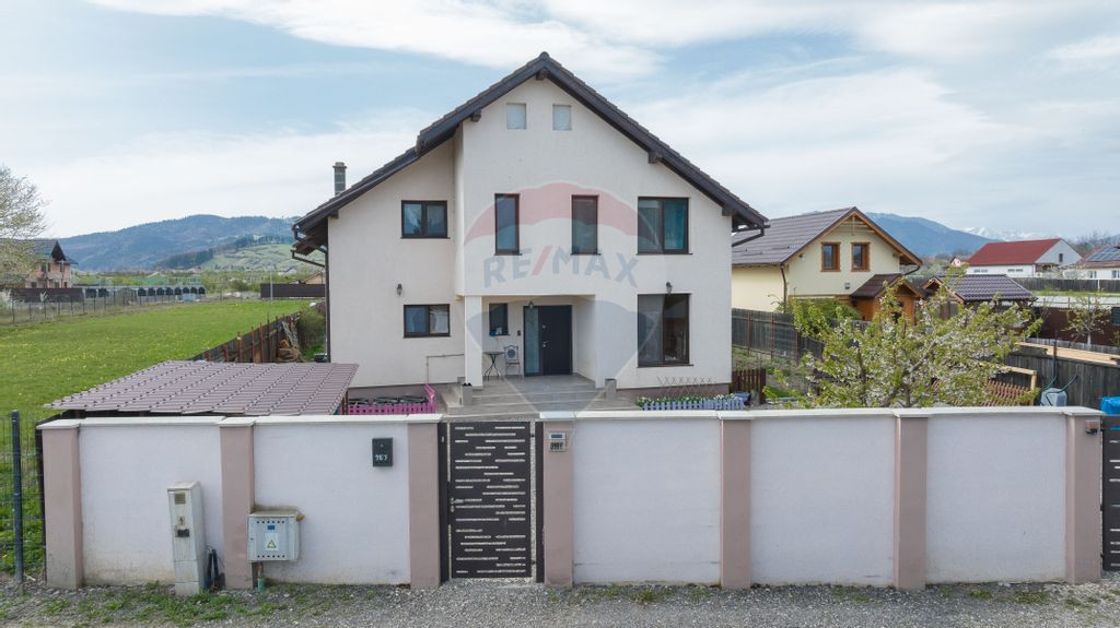 Casă individuală în Cărpiniș, 1093 mp teren, mobilat...