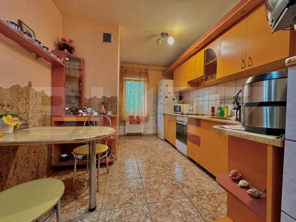 Apartament de vânzare, cu 3 camere, 68 mp, zona Rogerius