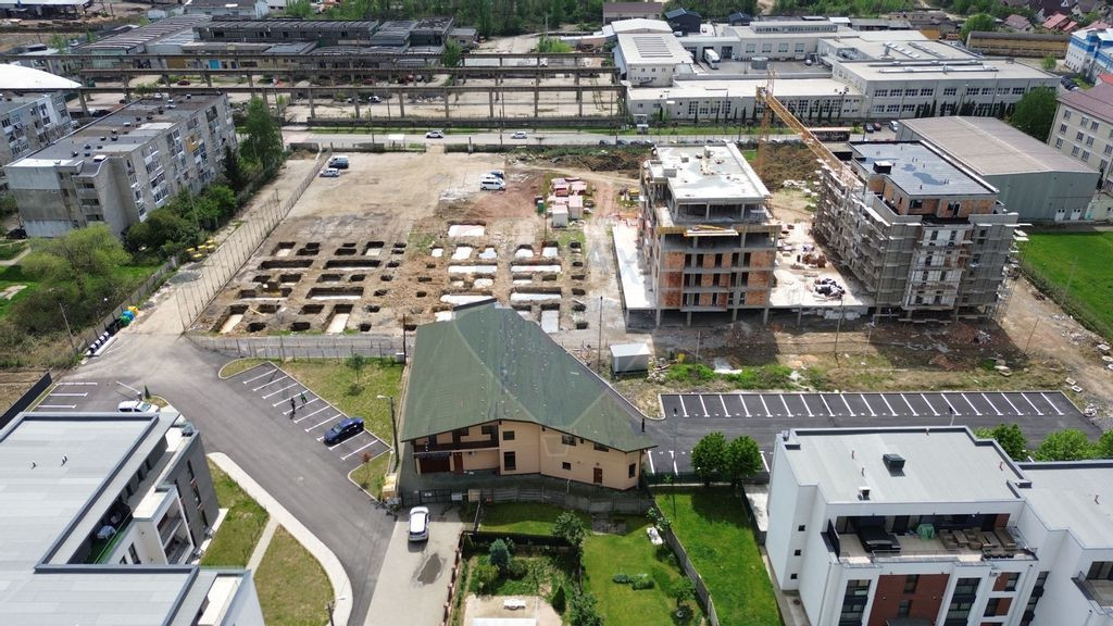 Clădire multifuncțională de vânzare in cartier nou!