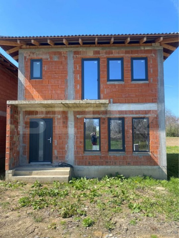 Casa de vanzare cu 2 camere, 93 mp, zona Martinesti