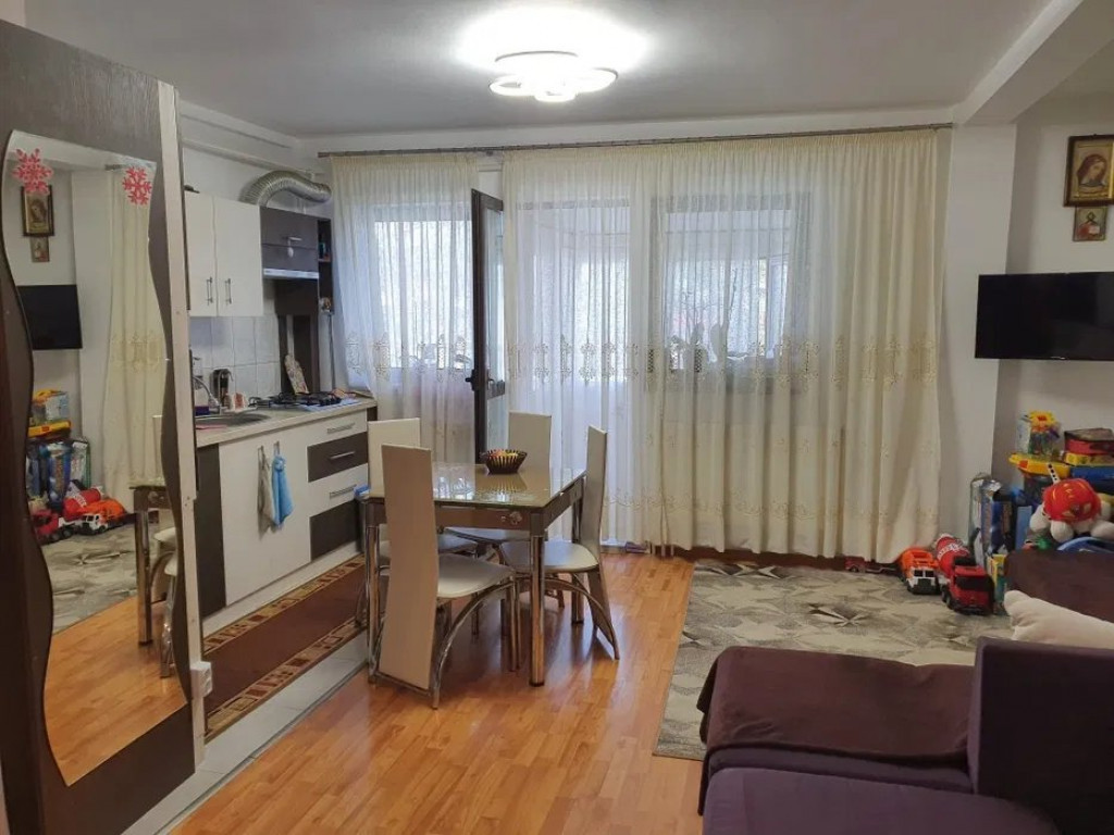 APARTAMENT 3 CAMERE,DECOMANDAT,TATARASI, BLOC 2010