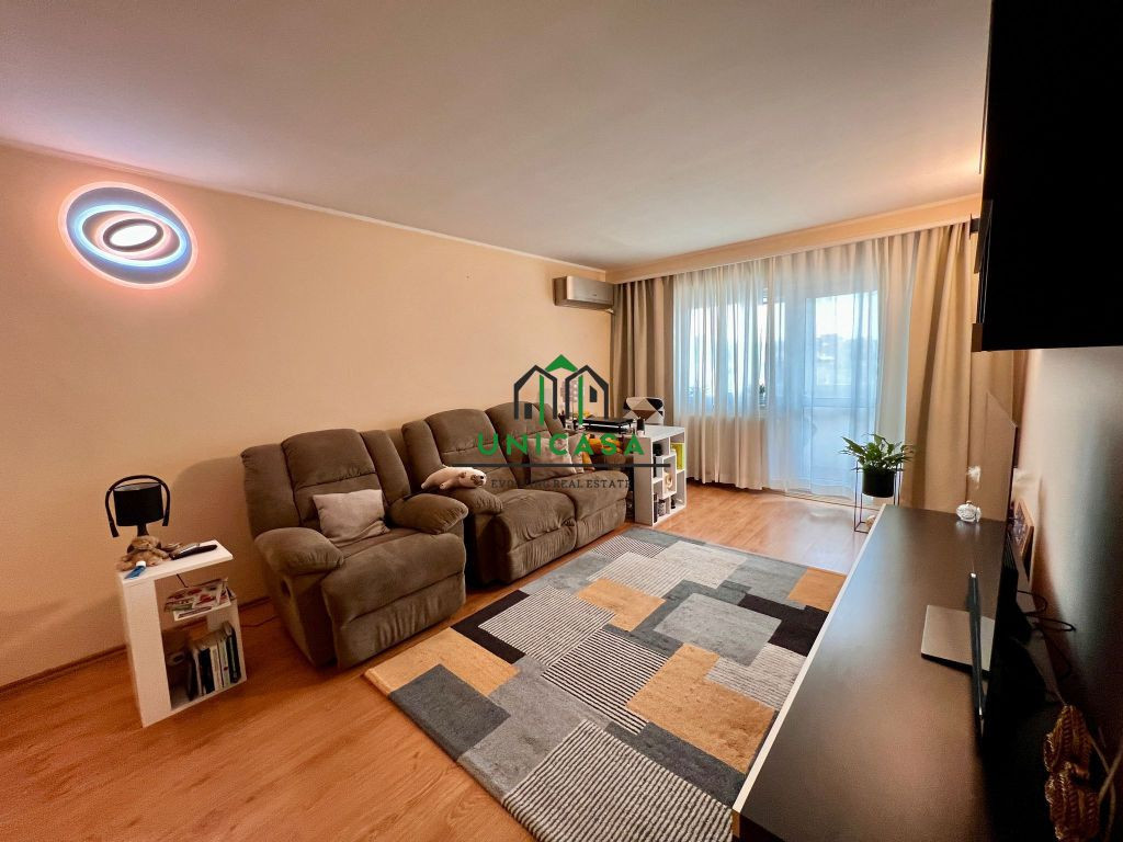 Apartament 4 camere de vânzare – Vâlcea, zona Vama ??...