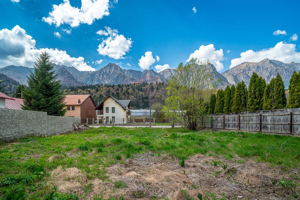 Teren intravilan 1.632 mp de vânzare în stațiunea mont...