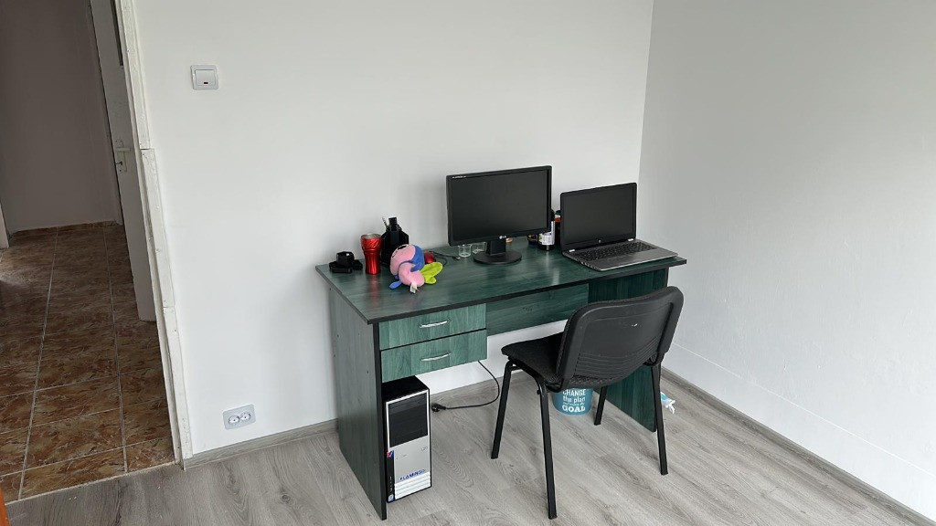 Aparatori Patriei, Apartament 3 camere, complet decomandat. Centrala p