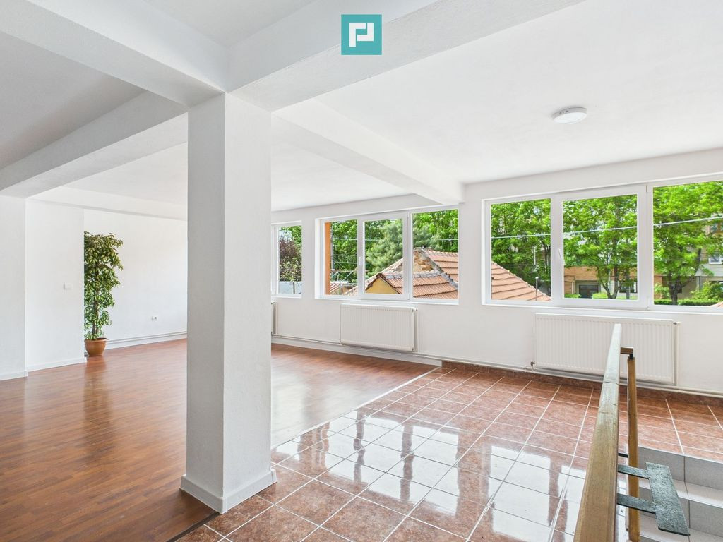 Proprietate versatila 7 camere în zona Lipovei