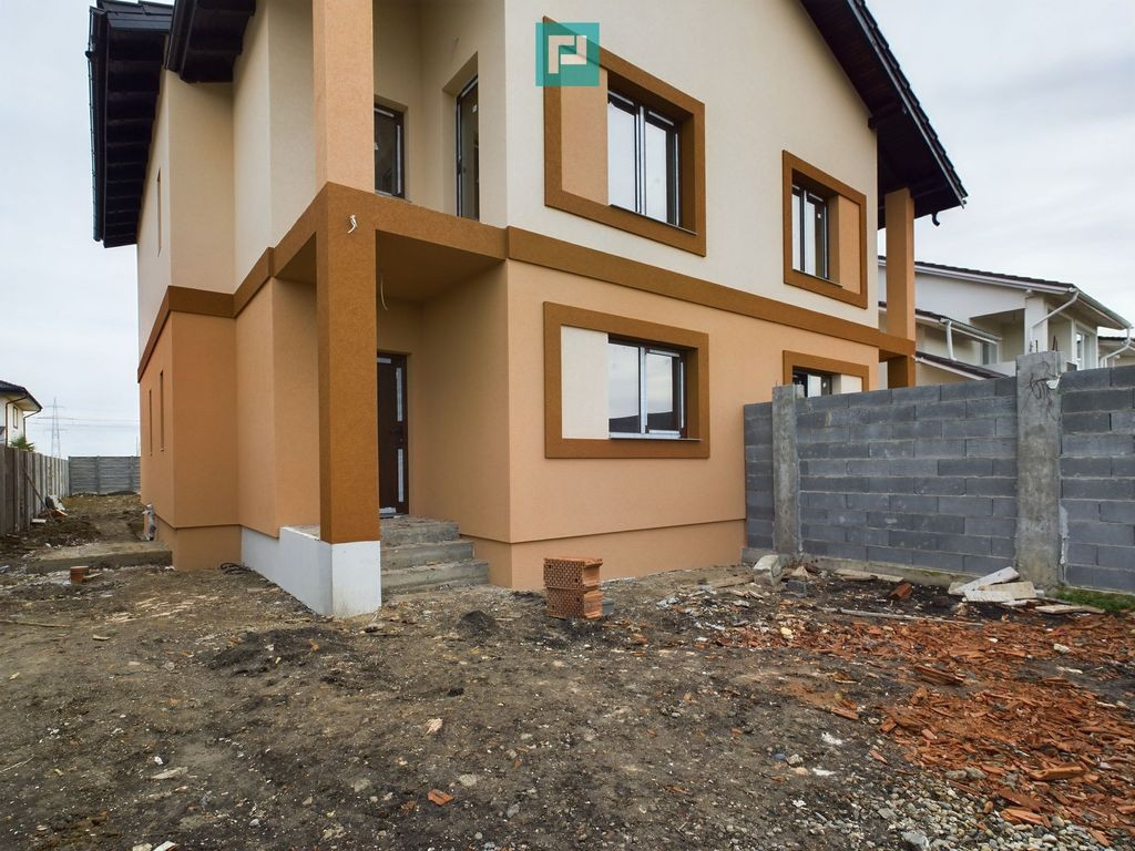 Duplex în Moșnița Nouă, în spate la Castel