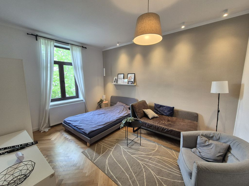 Garsoniera renovata, complet mobilata calea Plevnei - Spi...