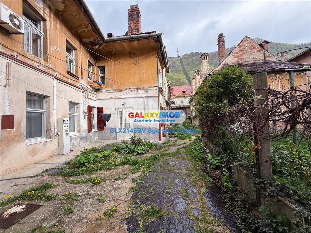 Apartament Cu 3 Camere De Str. Castelului 98 mp