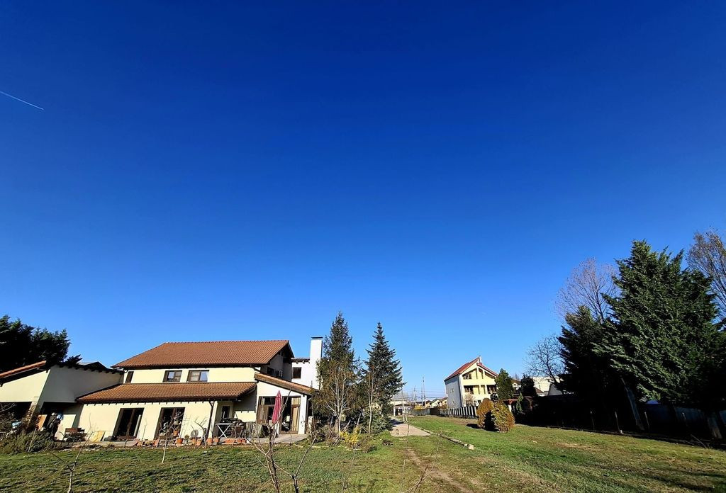 OTOPENI - VILA + TEREN , SUPRAFATA 7105 MP