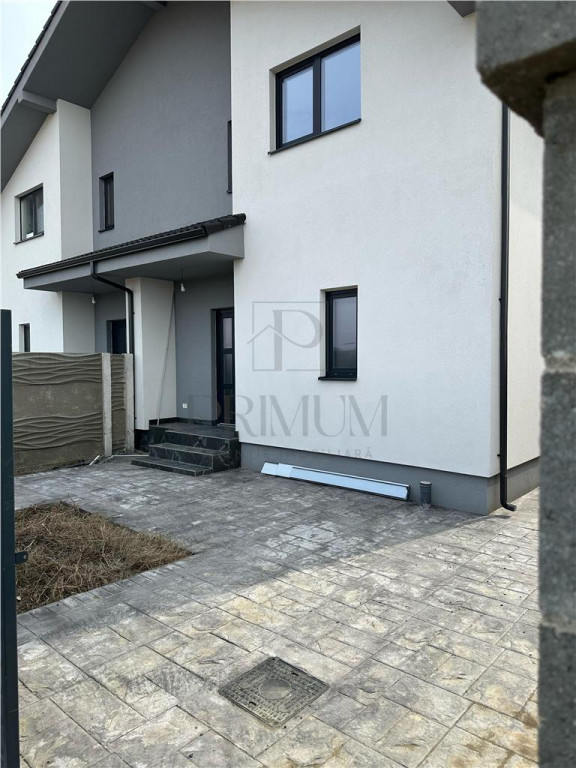 Duplex de calitate – proiect modern – într-o comunit...