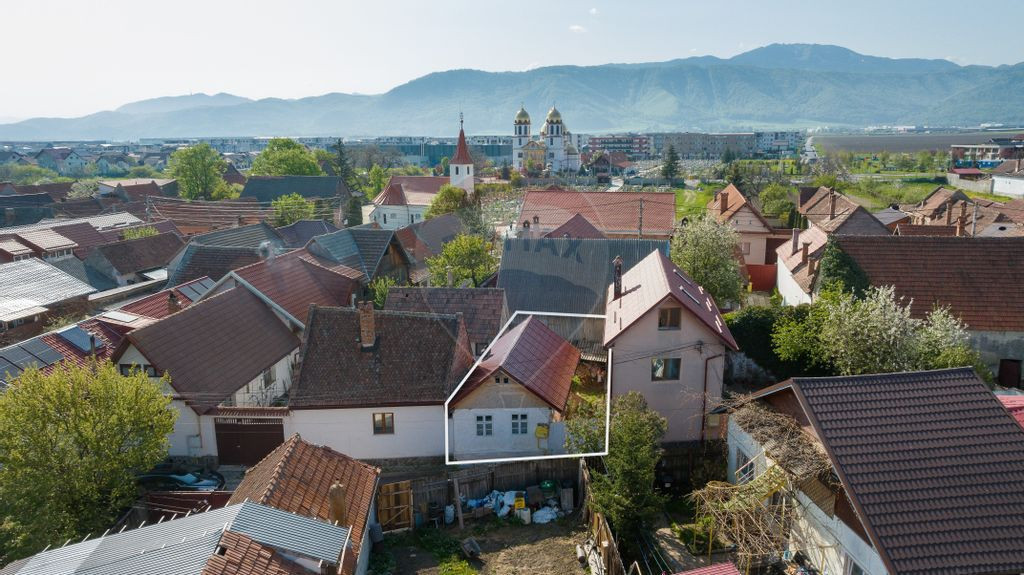 Teren cu casa demolabila -oportunitate de investiție- ce...