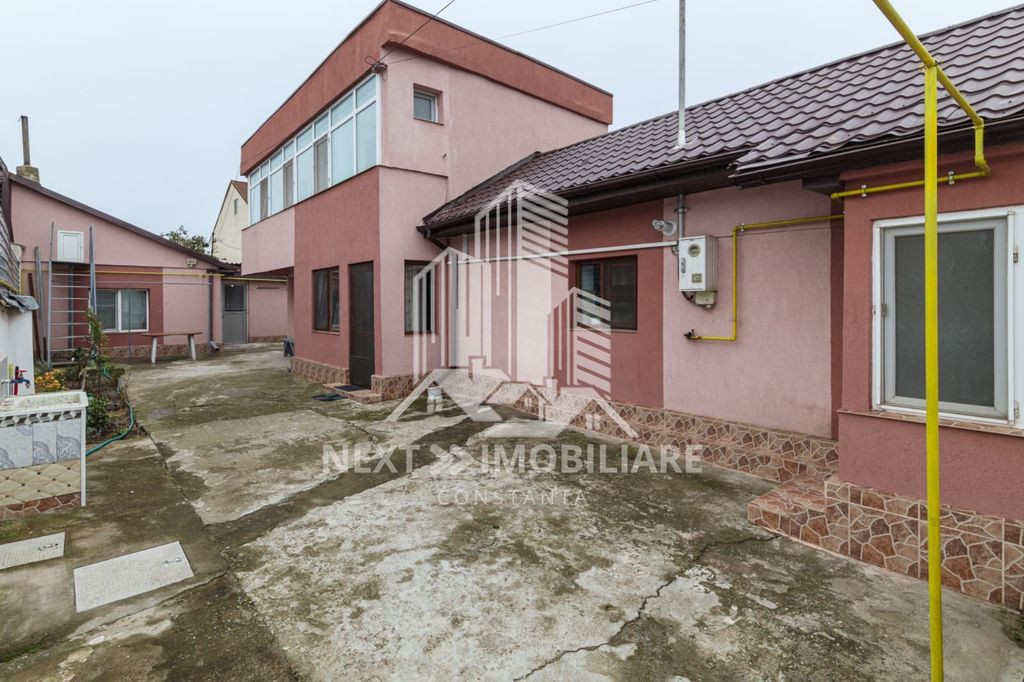 Casa 2 corpuri - locuinta si spatiu pentru afacerea ta