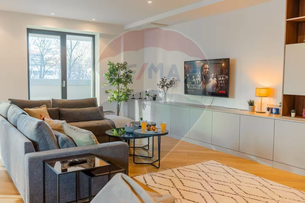 Apartament cu 3 camere de vânzare Aviatiei/ Aviatiei Tow...